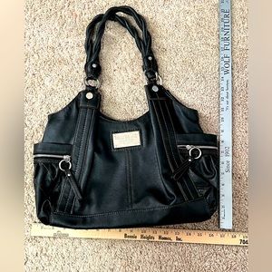 New Relic black shoulder purse